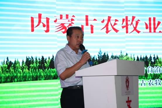 產(chǎn)業(yè)大咖齊聚草原青城，共享饕餮智慧盛宴----2015內蒙古農牧業(yè)產(chǎn)業(yè)化發(fā)展論壇召開(kāi)