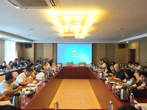 內蒙古農牧業(yè)產(chǎn)業(yè)化龍頭企業(yè)協(xié)會(huì )肉羊產(chǎn)業(yè)分會(huì )座談會(huì )在呼舉行