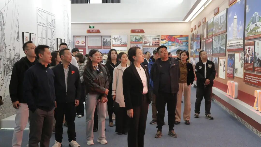 自治區工商聯(lián)組織機關(guān)和所屬商協(xié)會(huì )黨支部開(kāi)展“感黨恩 聽(tīng)黨話(huà) 跟黨走”主題黨日活動(dòng)